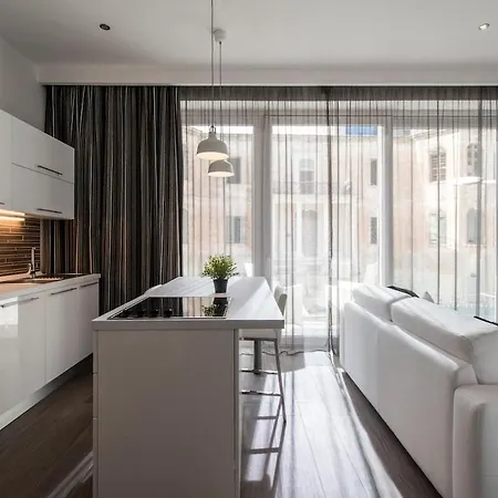 Apartment Modern Gem Opposite Mercury Towers 101